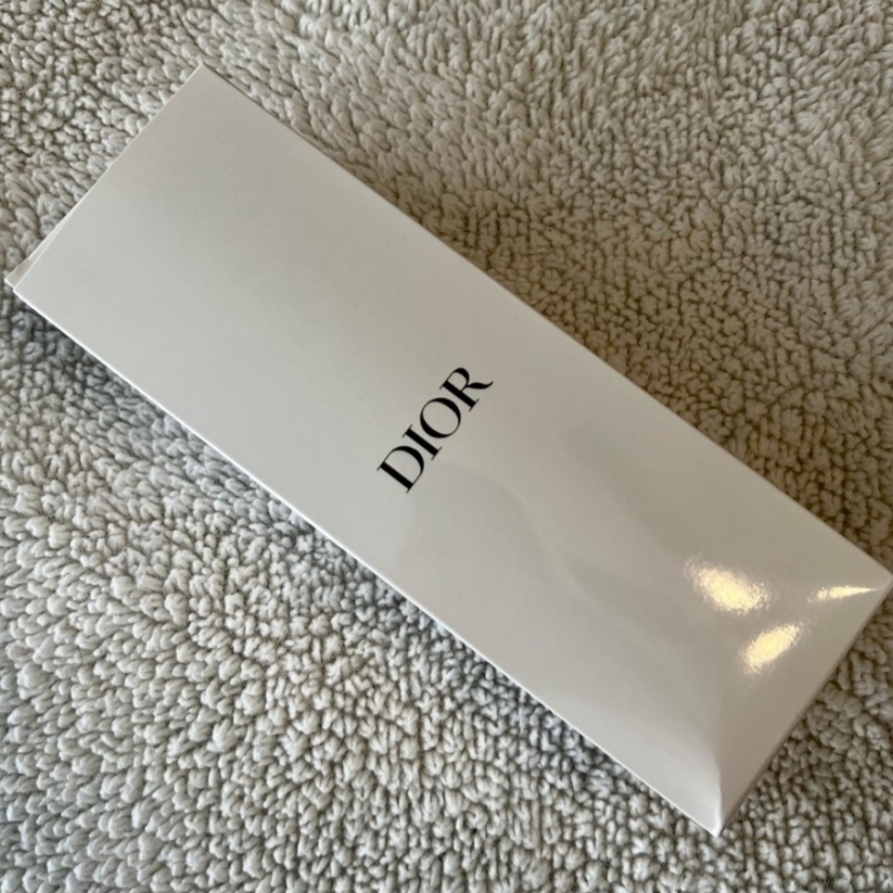 NIB Limited Edition Christian Dior Glass Water Bottle - Picture 5 of 10